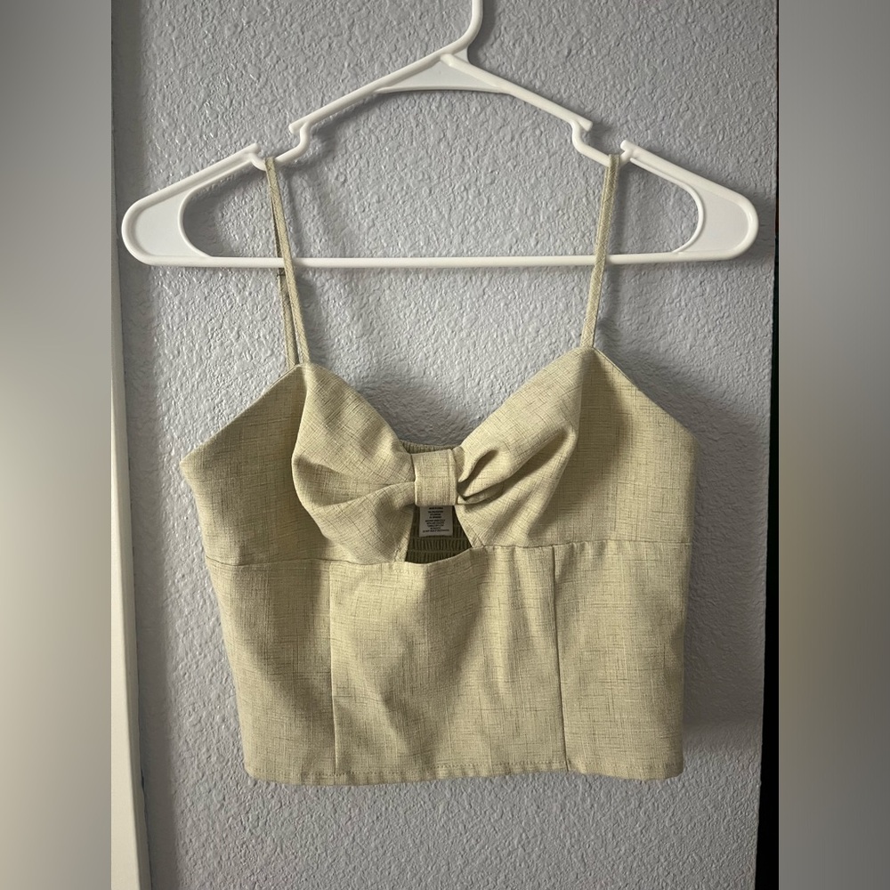 hi res crop tank top (size small)